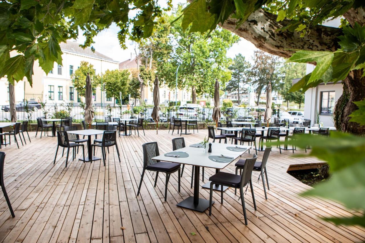 Hotel Restaurant Joseph Bruckneudorf Exterior photo